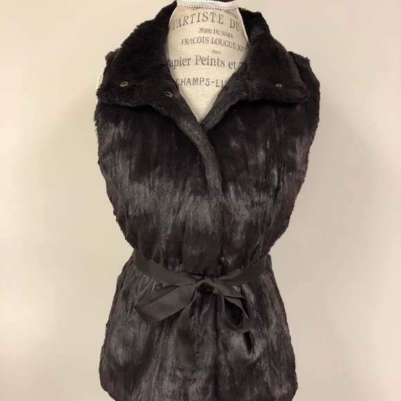 Banana Republic faux fur vest with ribbon belt - Picture 2 of 8